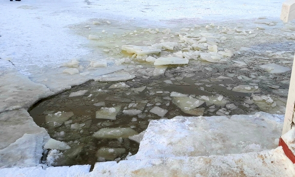 lód na jeziorze
