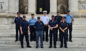 grupa policjantów delegowanych do służby w Chorwacji