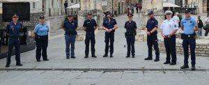 grupa policjantów delegowanych do służby w Chorwacji