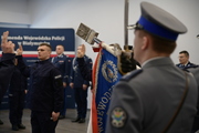 kilku policjantów podczas śłubowania