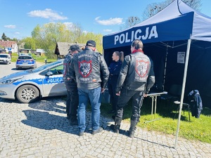 policja i motocykliści