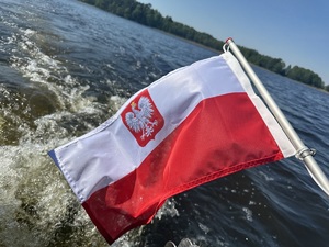 flaga na wodzie