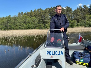 policjant na wodzie