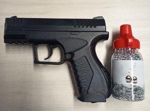 interwencja strzelanie w okna